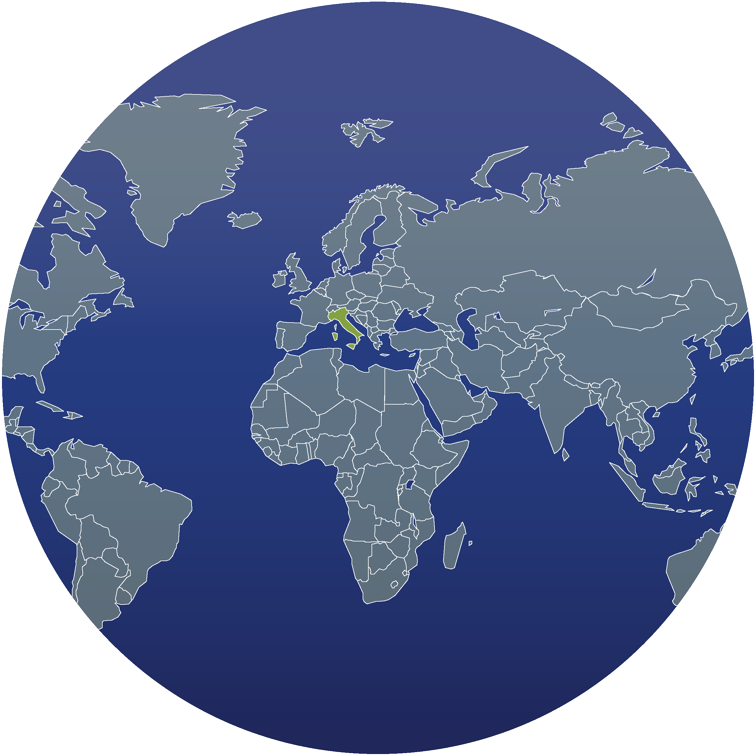 Weltkarte mit grauen Kontinenten auf blauem Hintergrund, ein Land in Europa ist gelb hervorgehoben.